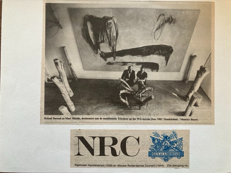 NRC Handelsblad, Amsterdam : « Roland Buraud en Mari Shields, deelnemers aan de manifestatie Tricolore op het WG-terrein » (photo Maurice Boyer)